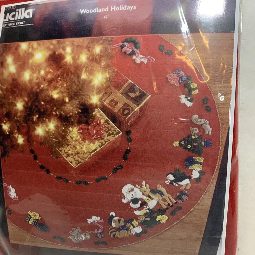 Christmas Bucilla Felt Appliqué Craft Tree Skirt Kit 84961 Woodland Holidays 42